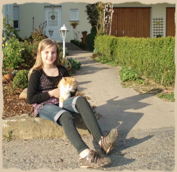 Sarah mit unserer Katze